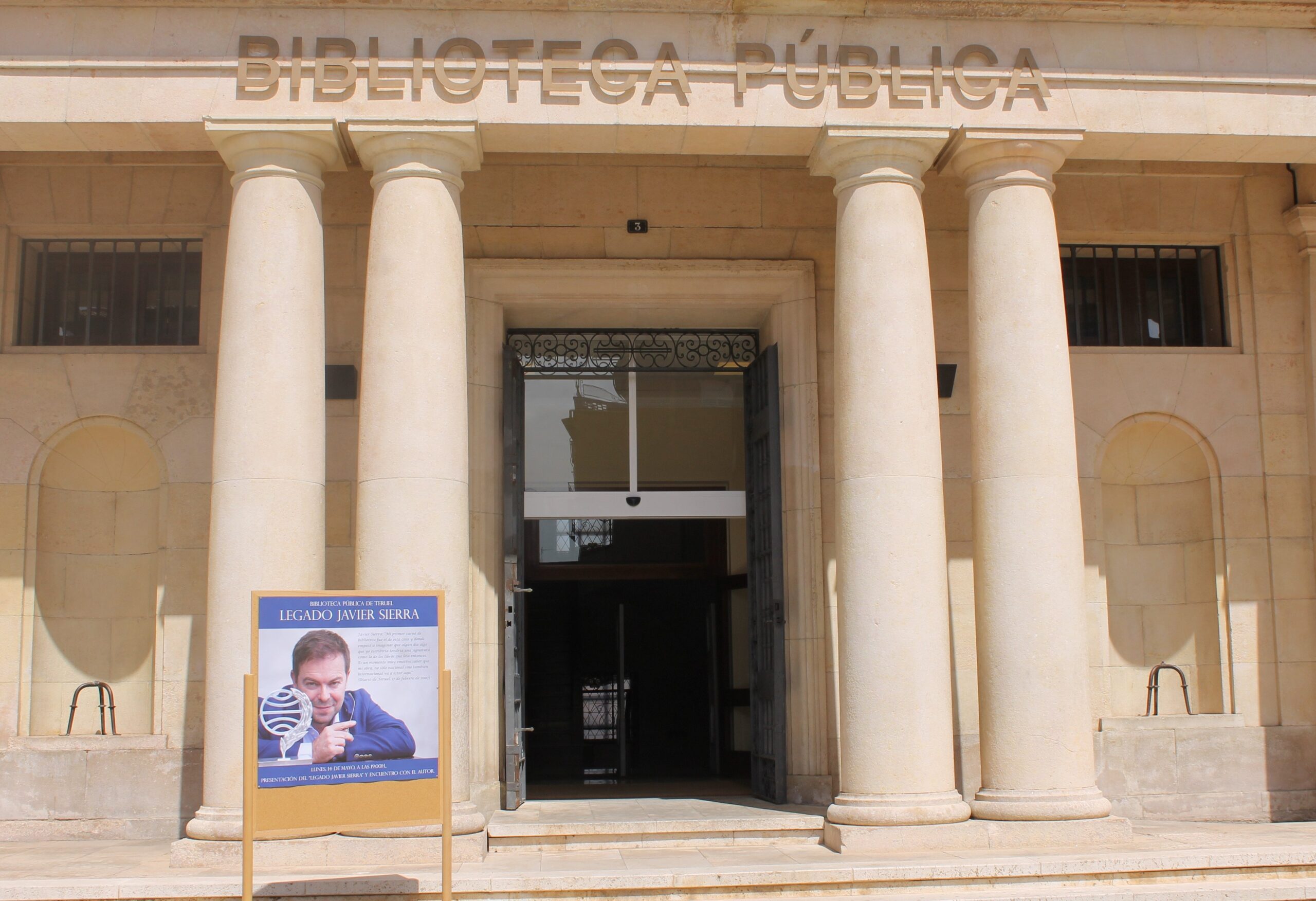 Biblioteca Pública del Estado en Teruel Javier Sierra